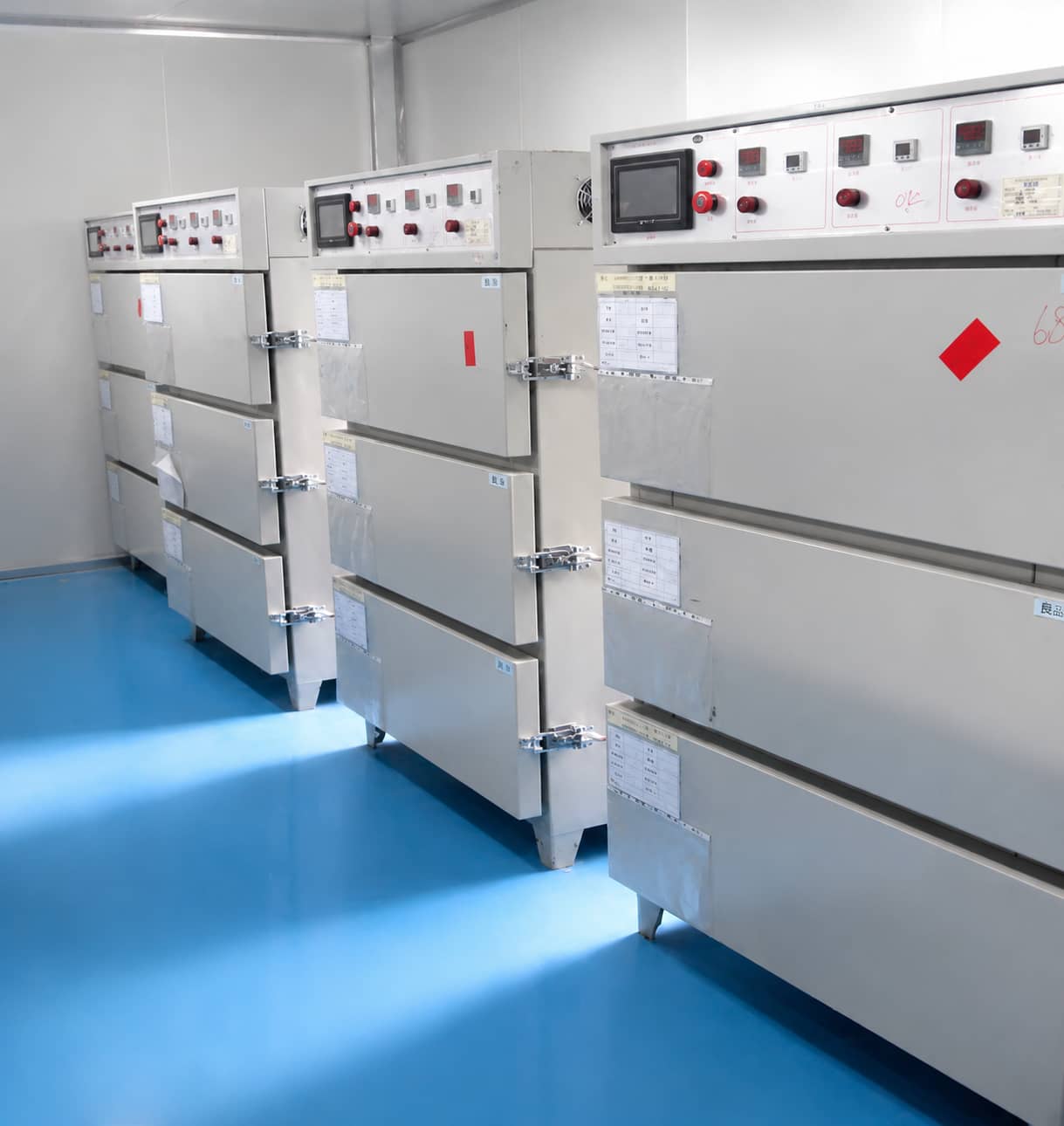 Lithium-ion pouch cell vacuum baking process removing residual moisture from semi-finished cells before electrolyte injection to prevent LiPF6 hydrolysis and gas generation.